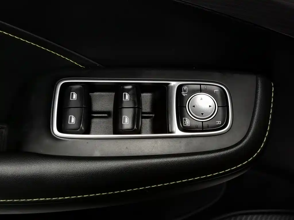 Roewe RX5 — миниатюра 9