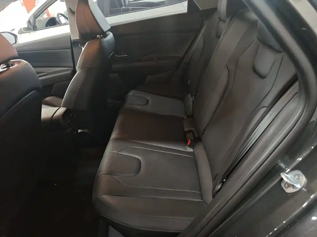 Hyundai Elantra — миниатюра 17