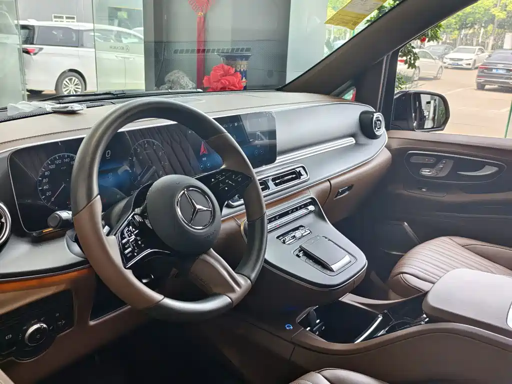 Mercedes-Benz Vito 2024 2.0T 7 мест