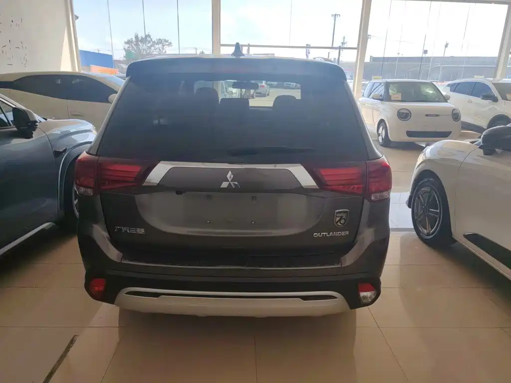 Mitsubishi Outlander — миниатюра 4