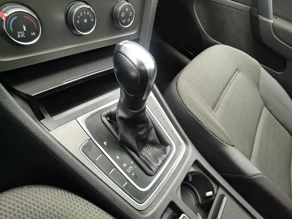 Volkswagen Golf — миниатюра 13