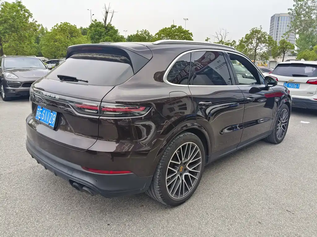 Porsche Cayenne — миниатюра 4