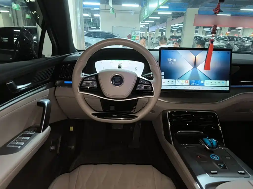 BYD Tang New Energy — миниатюра 11