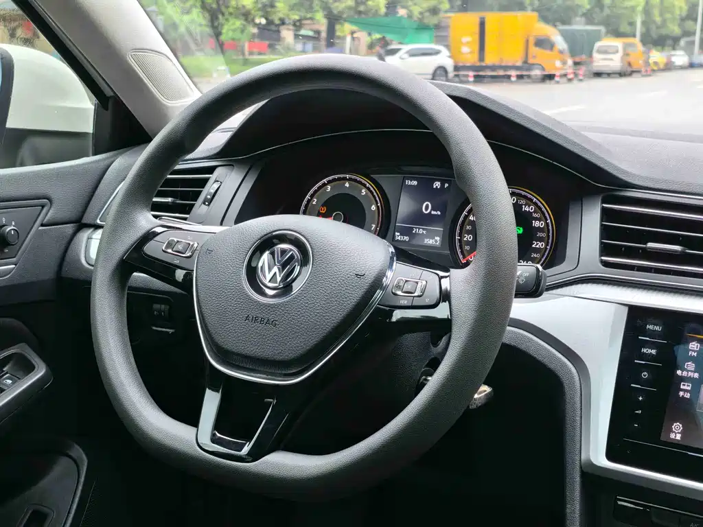 Volkswagen Lamando 2021 230TSI DSG