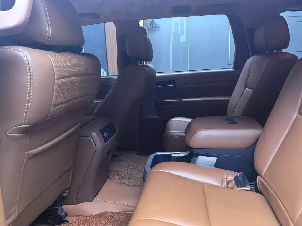 Toyota Sequoia 2017 5.7L