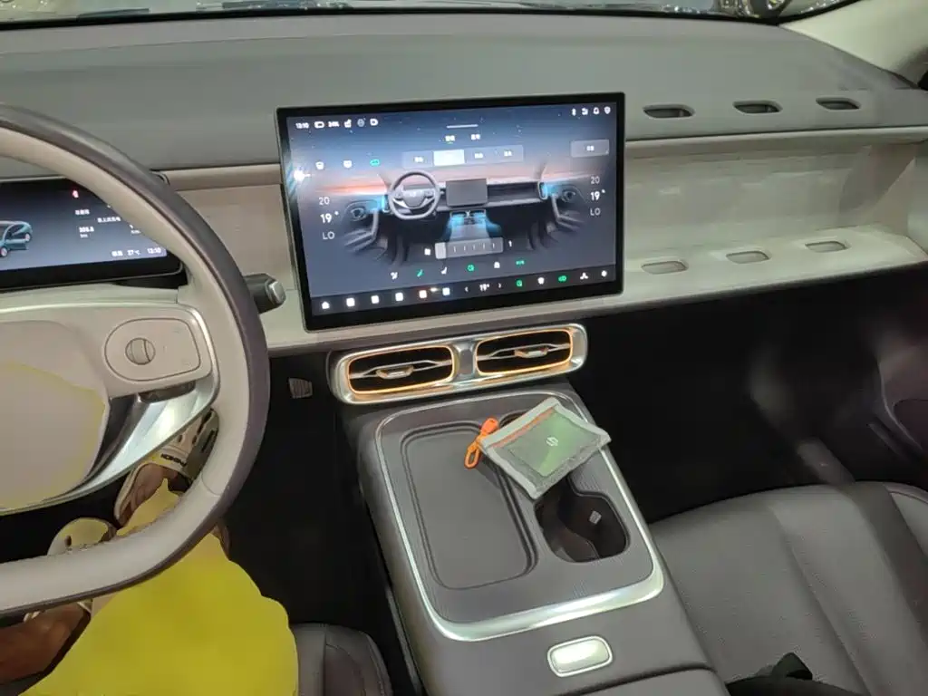 Leapmotor Leapmotor B01 — миниатюра 10