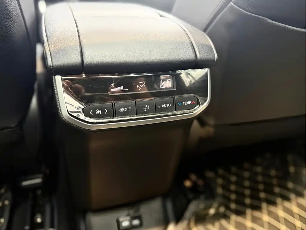Toyota Crown Kluger — миниатюра 15