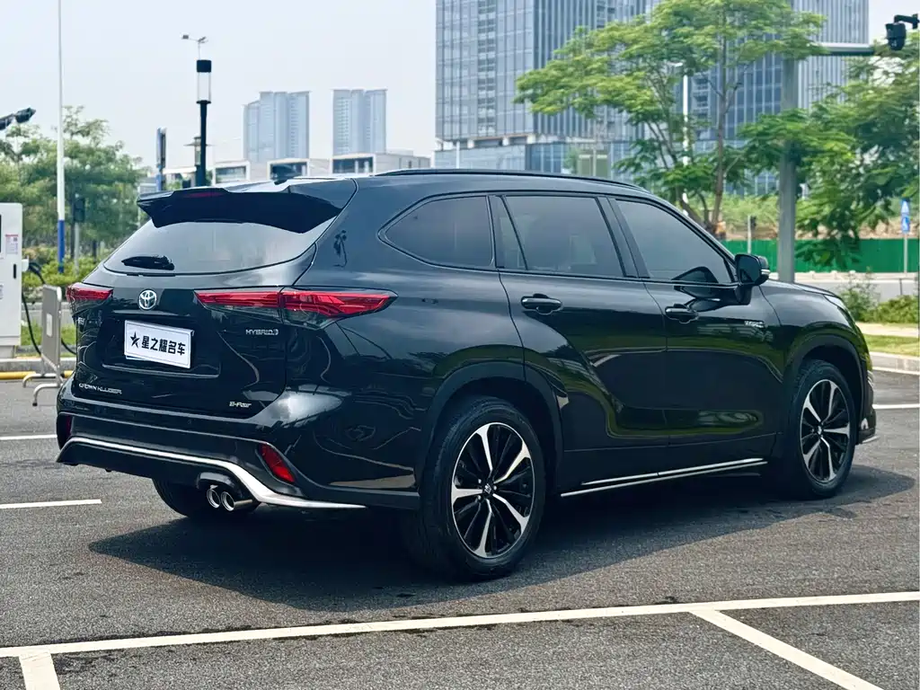 Toyota Crown Kluger — миниатюра 23