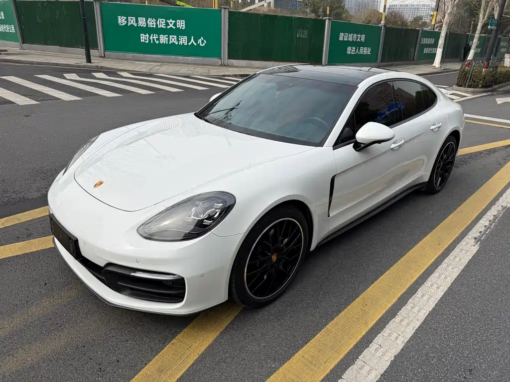 PORSCHE PANAMERA