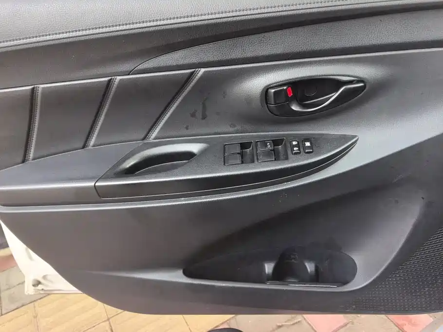 Toyota Yaris L — миниатюра 7