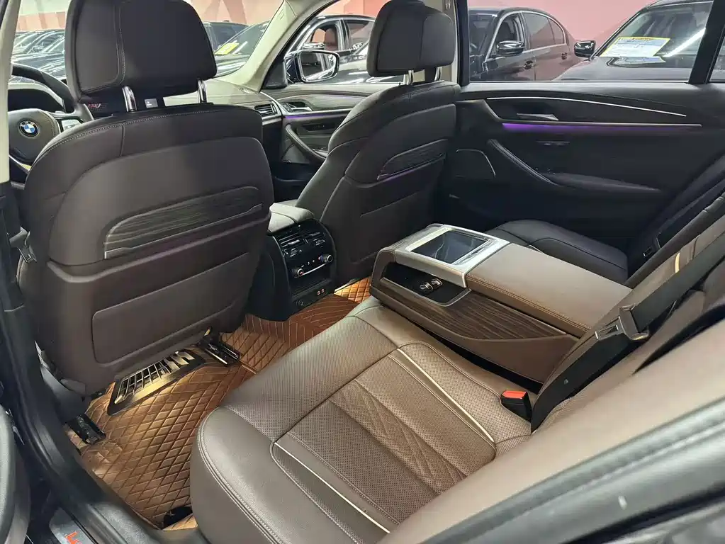 BMW 5 Series — миниатюра 4
