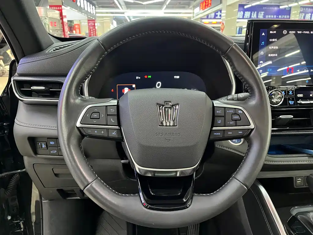 Toyota Crown Kluger — миниатюра 26