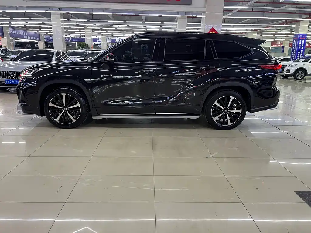 Toyota Crown Kluger — миниатюра 36
