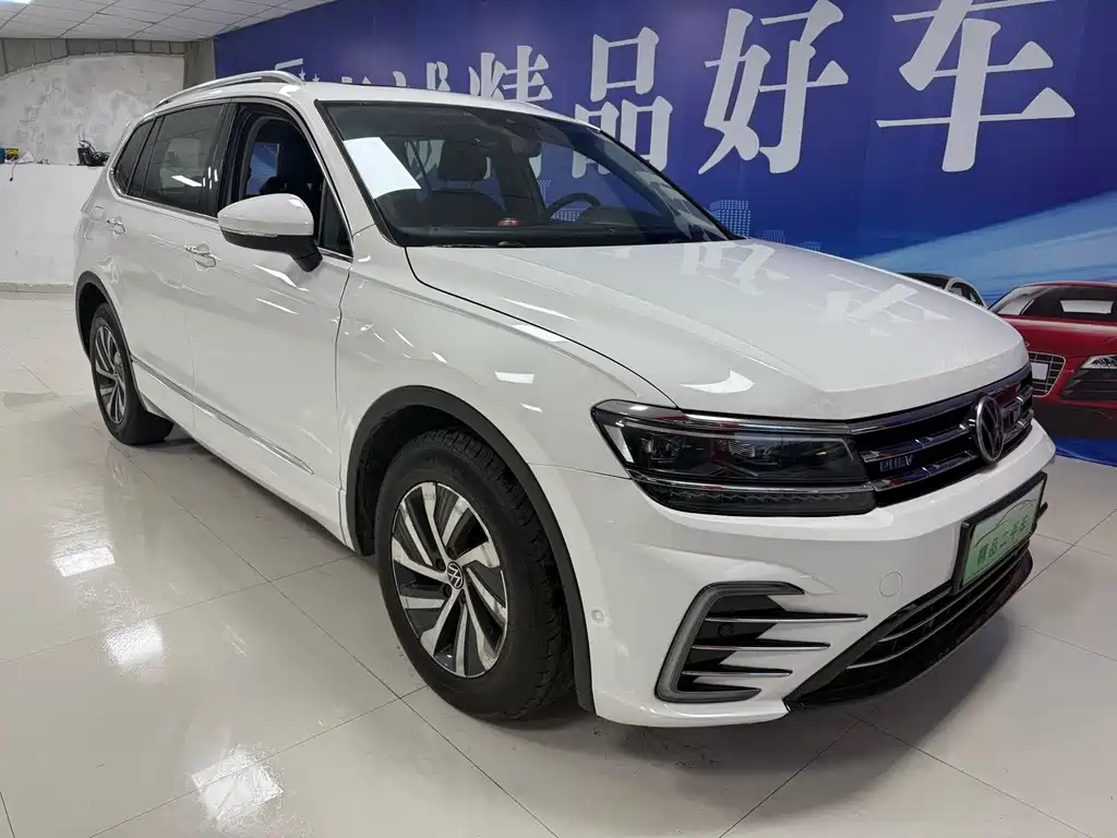 Volkswagen Tiguan L PHEV — миниатюра 2
