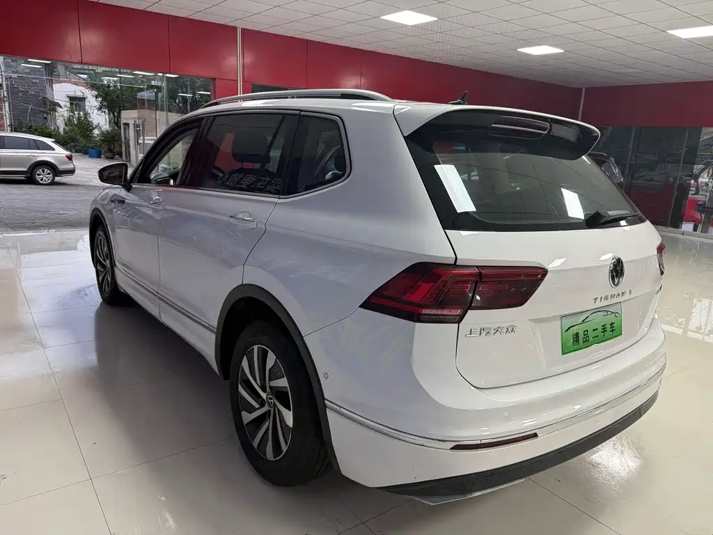 Volkswagen Tiguan L PHEV — миниатюра 8