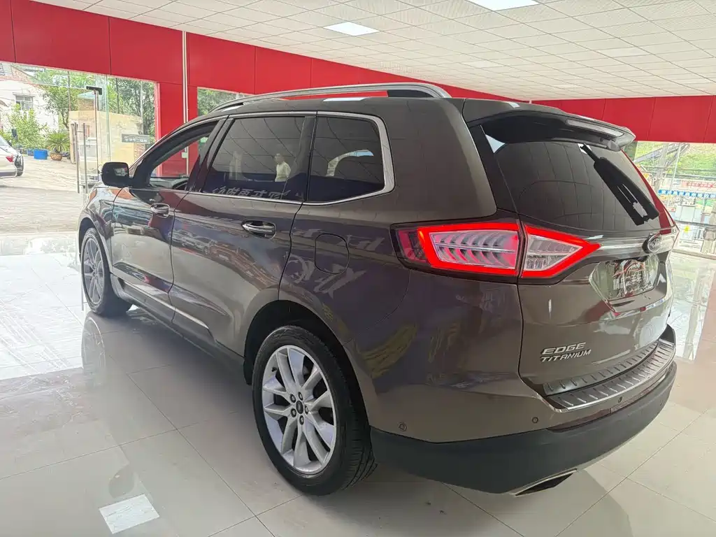 Ford Edge — миниатюра 8