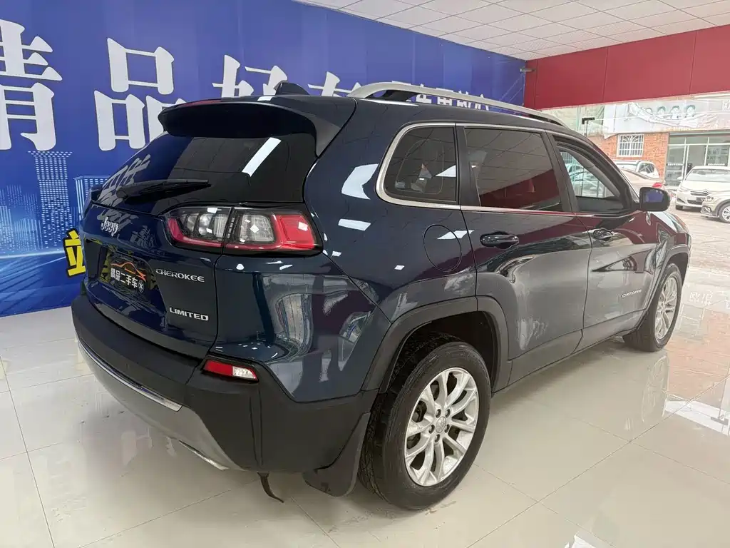 Jeep Cherokee — миниатюра 9