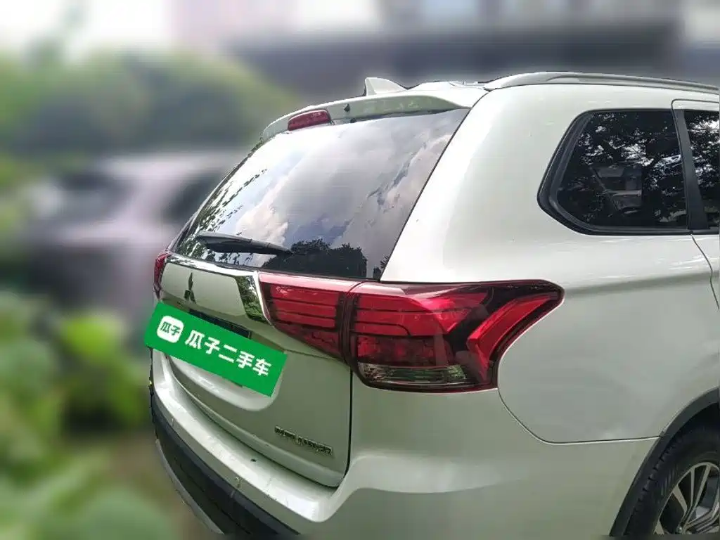 Mitsubishi Outlander — миниатюра 3