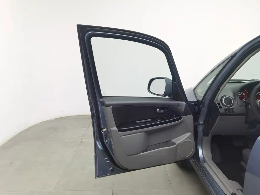 Suzuki SX4 — миниатюра 8