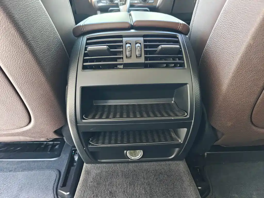 BMW 5 Series — миниатюра 9