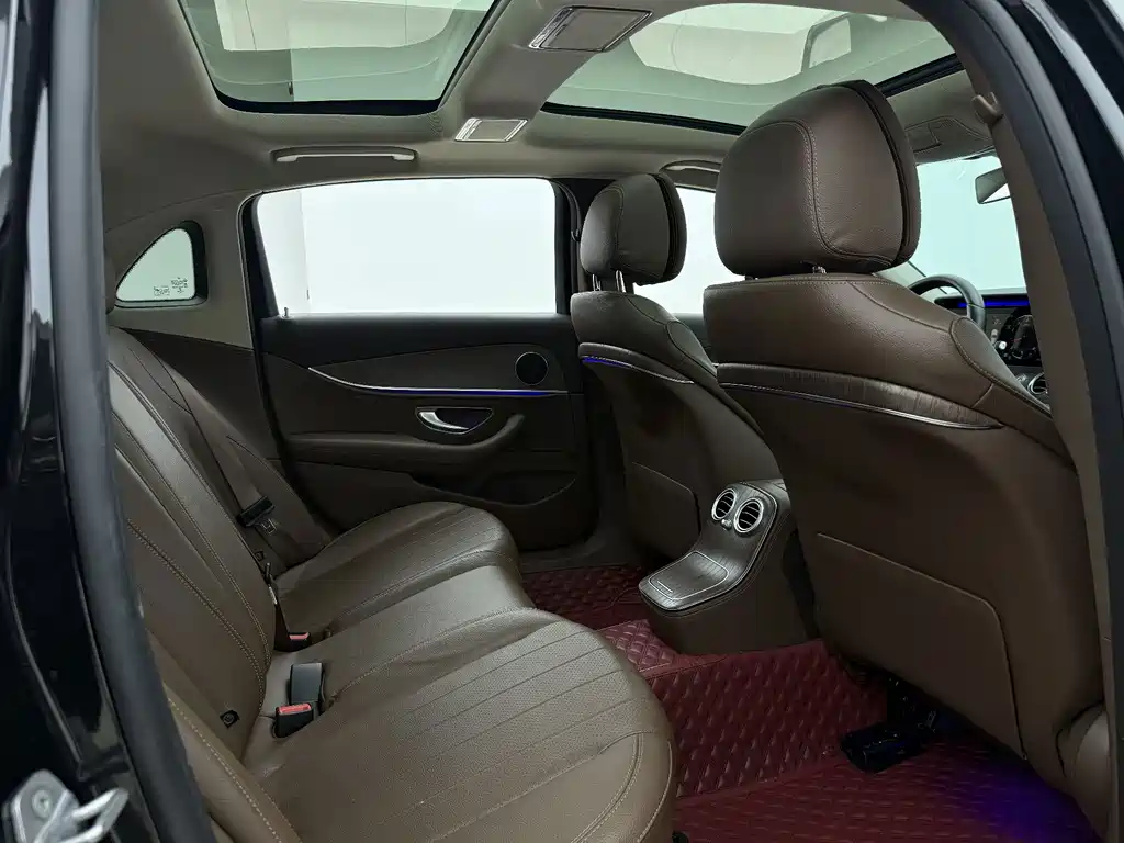 Mercedes-Benz E-Class — миниатюра 12