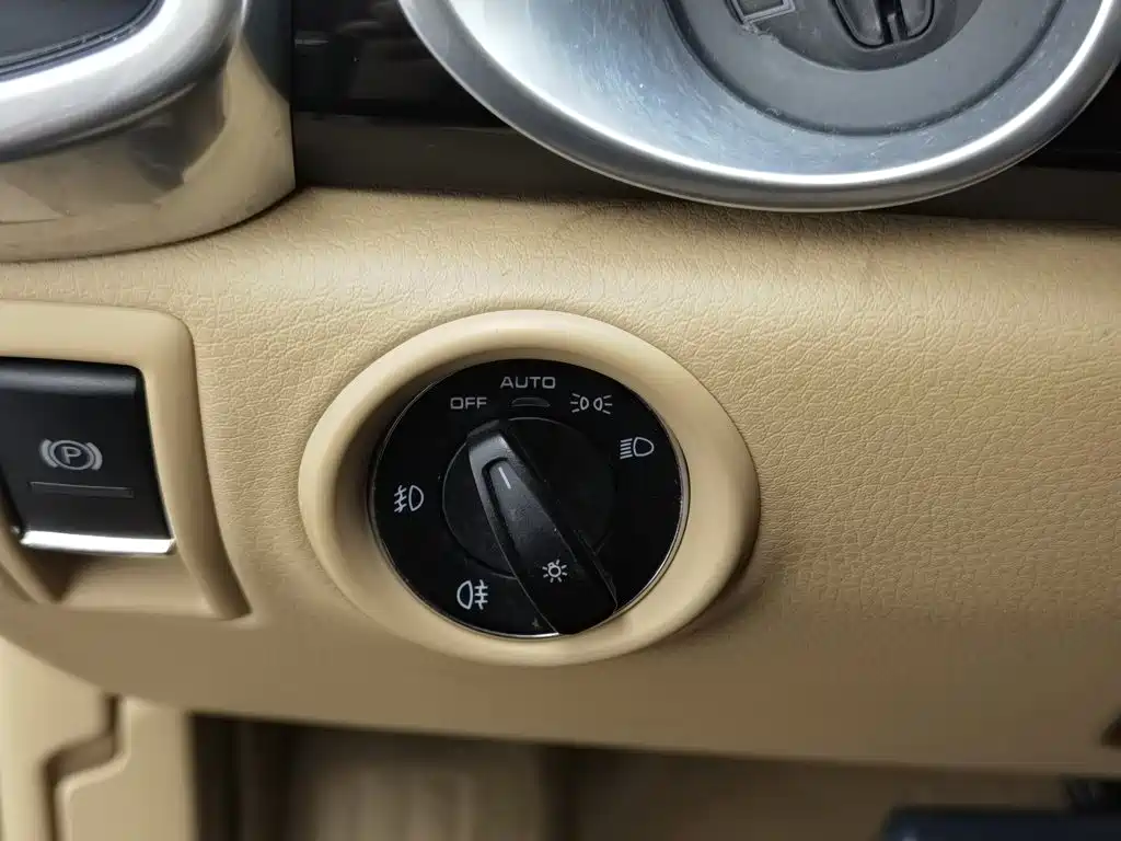 Porsche Cayenne — миниатюра 21