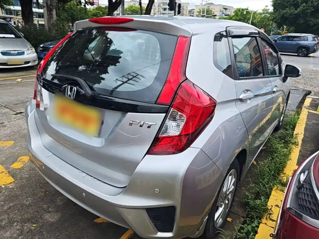 Honda Fit — миниатюра 7