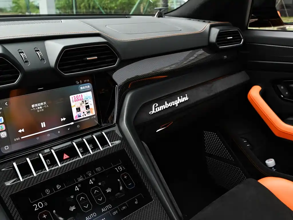 Lamborghini Urus — миниатюра 16