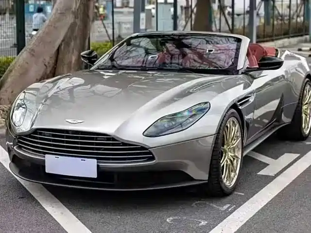 ASTON MARTIN DB11