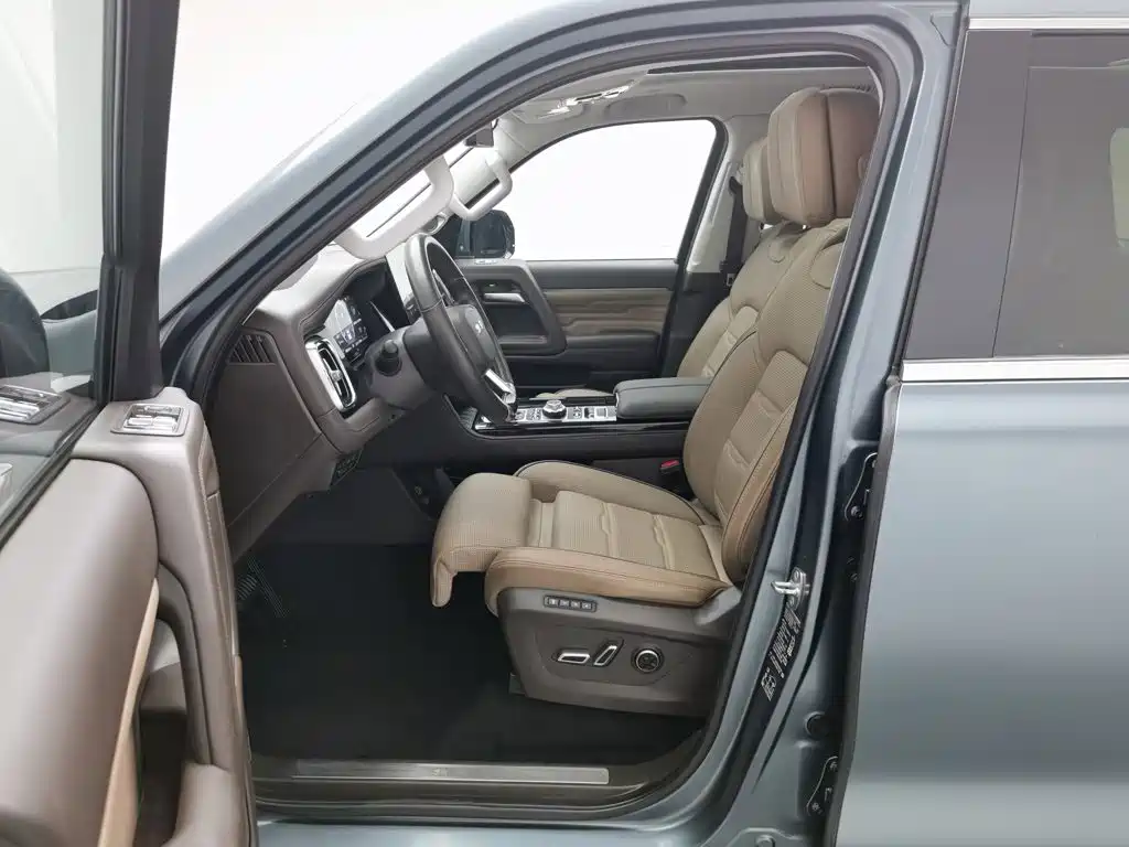BAIC BJ60 2022 2.0T мест