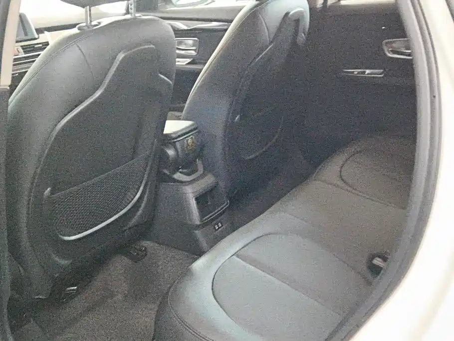 BMW 2 Series Active Tourer — миниатюра 10