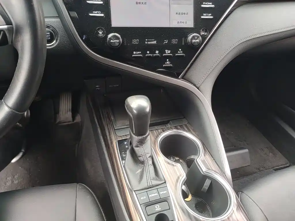 Toyota Camry — миниатюра 19