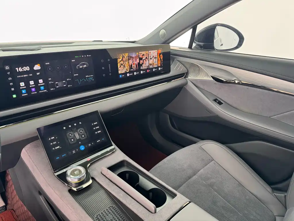 Voyah Passion 2024 PHEV Executive