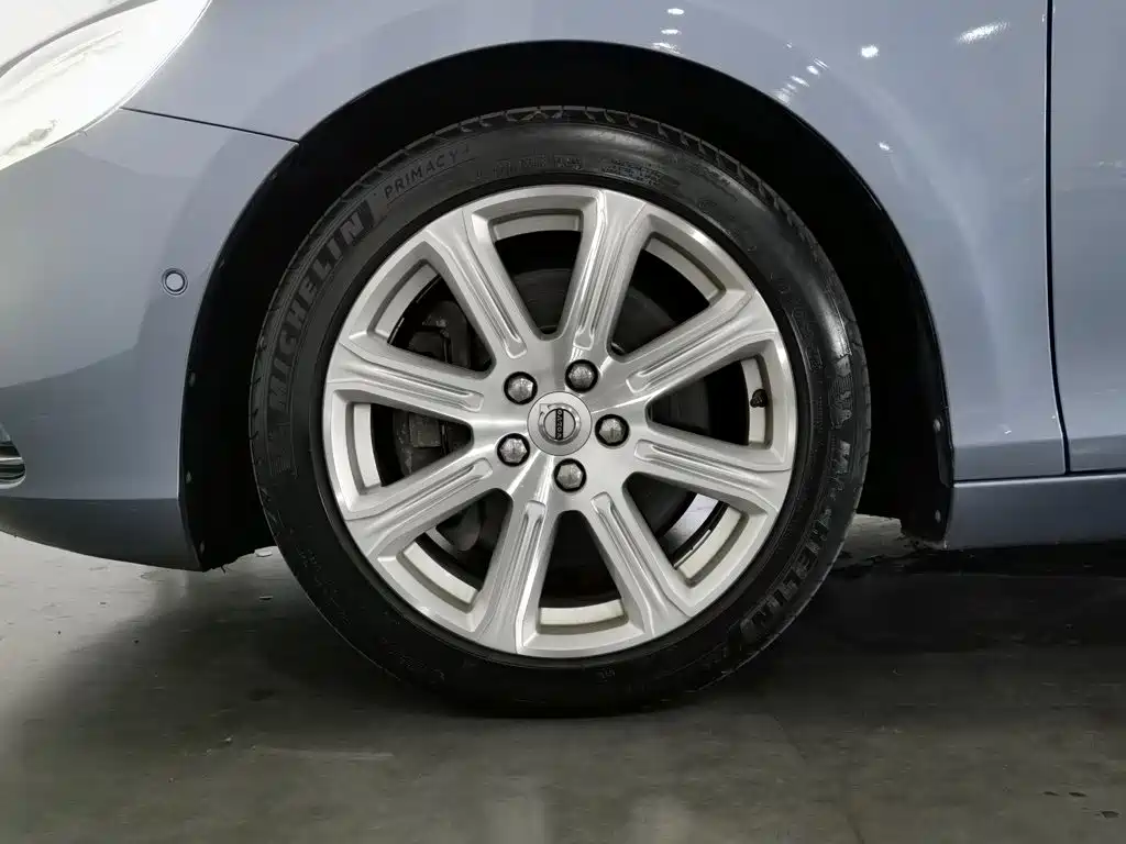 Volvo V40 — миниатюра 17