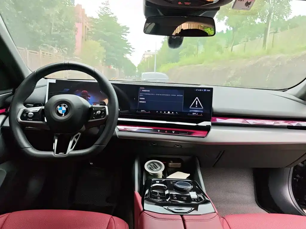 BMW 5 Series — миниатюра 13