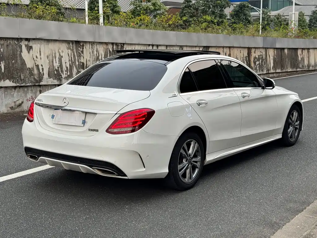 Mercedes-Benz C-Class — миниатюра 6