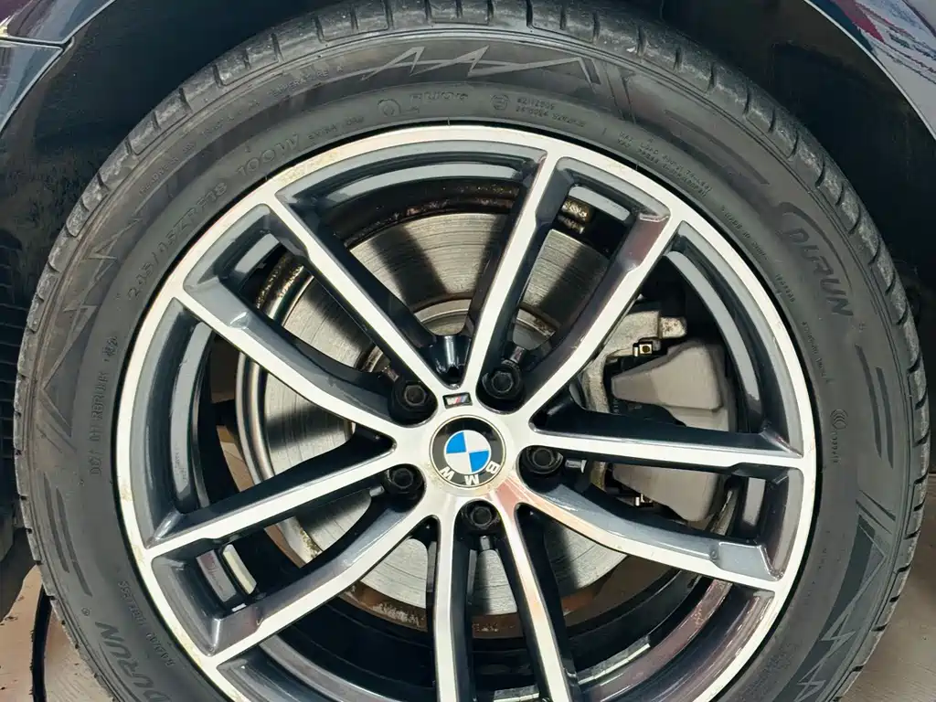BMW 5 Series — миниатюра 15