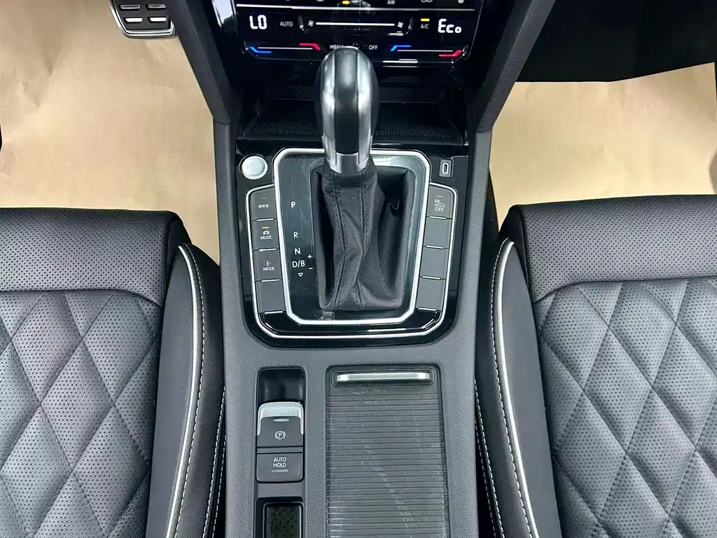 Volkswagen Magotan PHEV — миниатюра 18