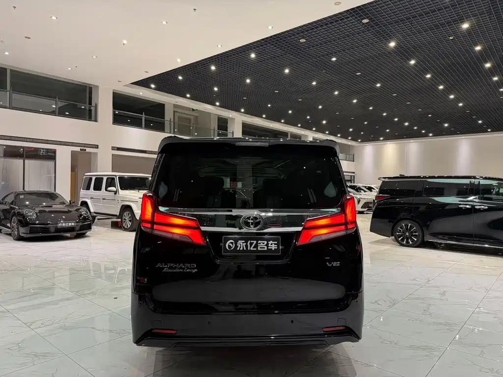 Toyota Alphard — миниатюра 11