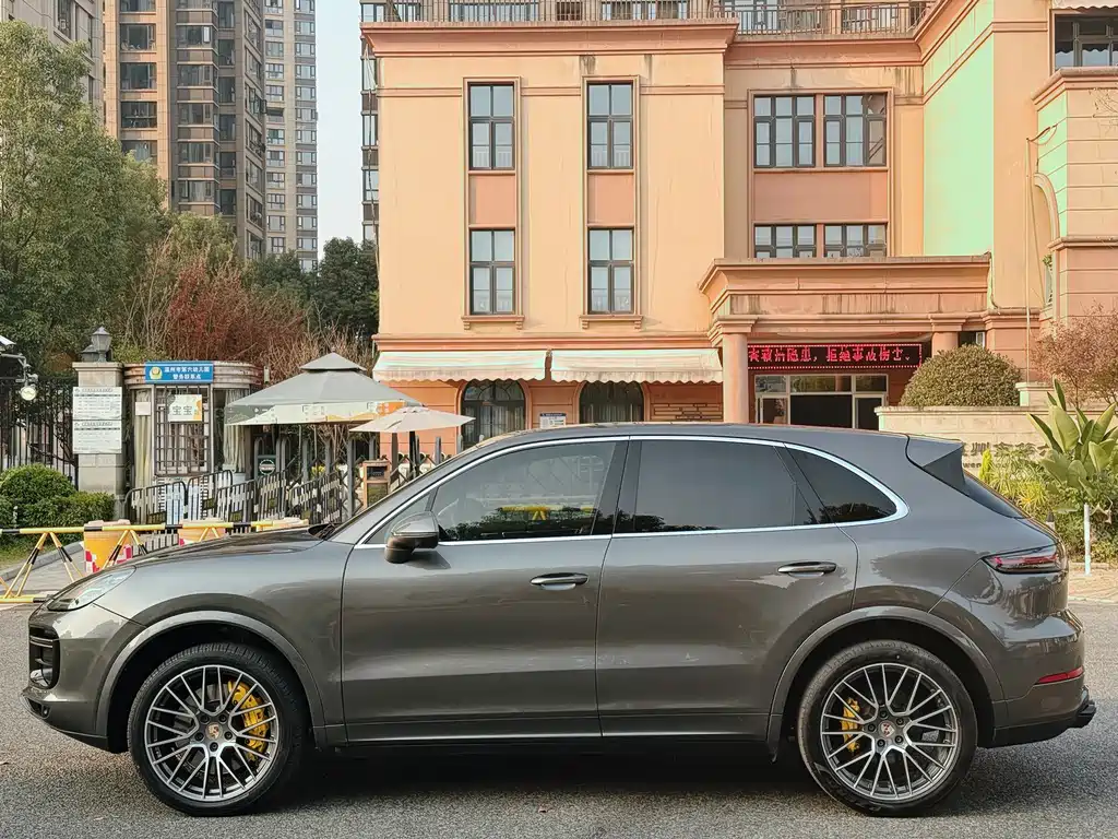 PORSCHE CAYENNE