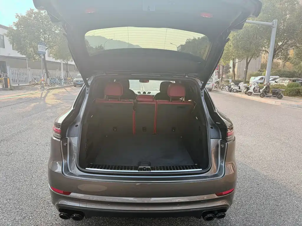 PORSCHE CAYENNE