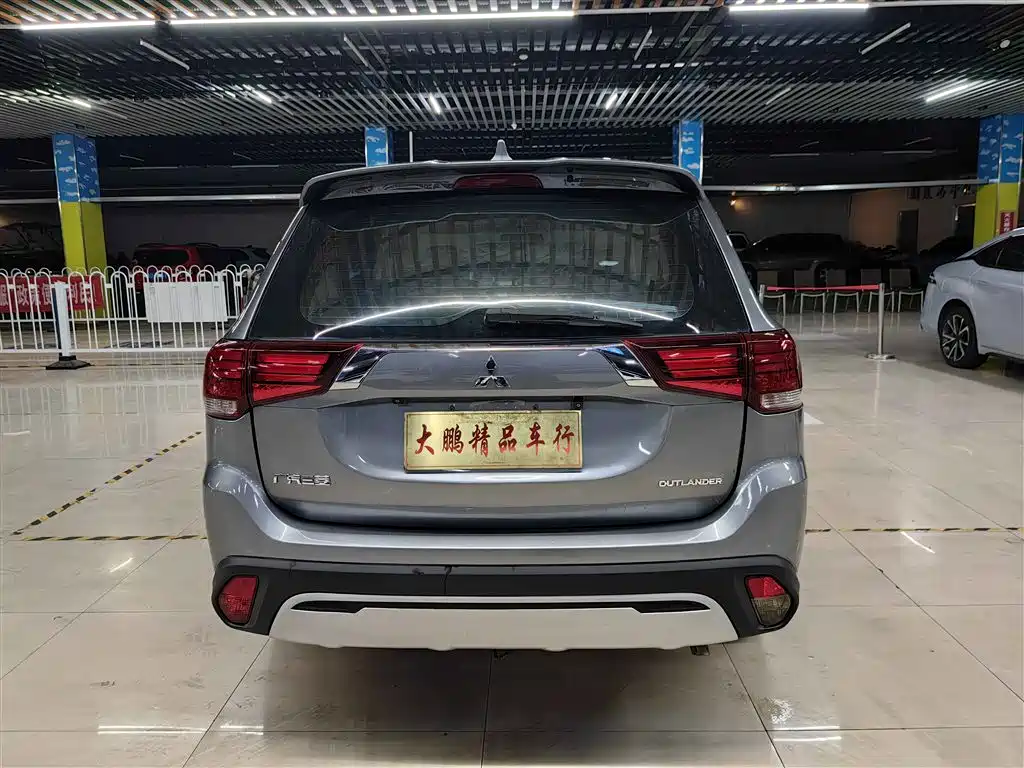 MITSUBISHI OUTLANDER