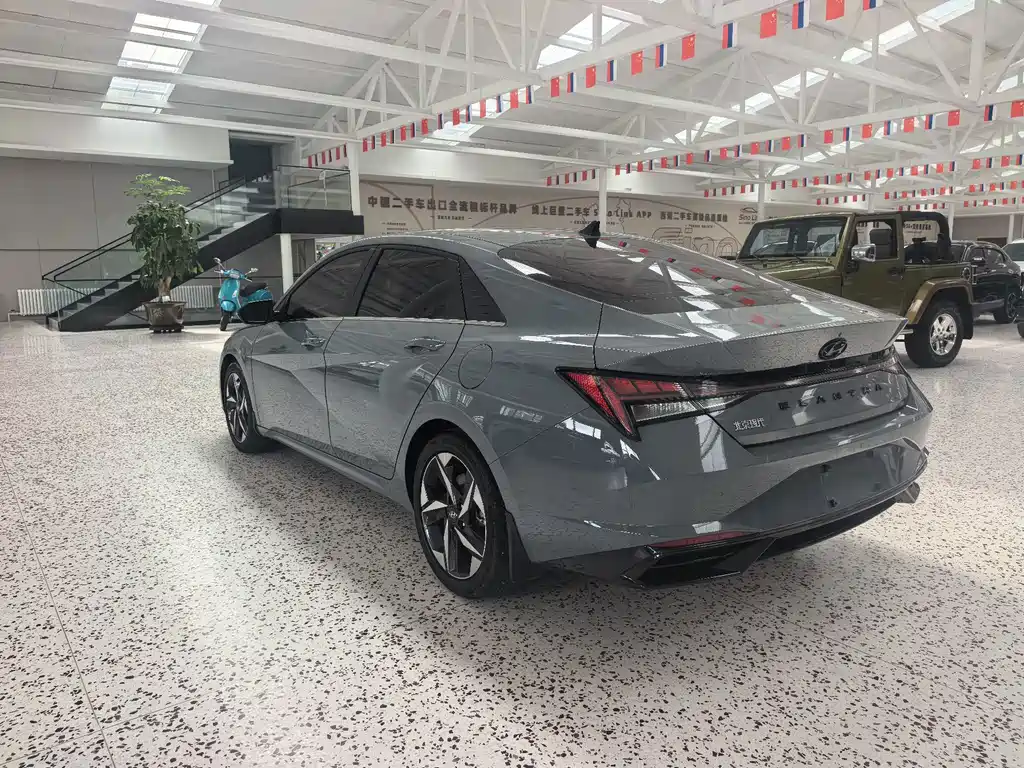 Hyundai Elantra — миниатюра 5