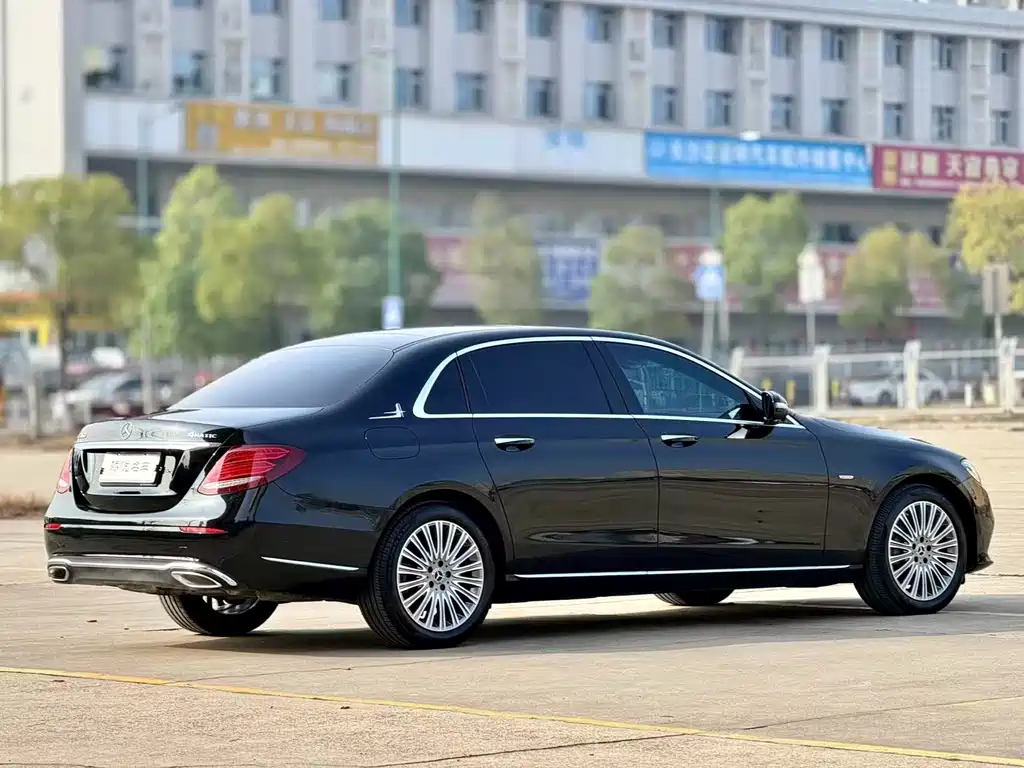 Mercedes-Benz E-Class — миниатюра 7