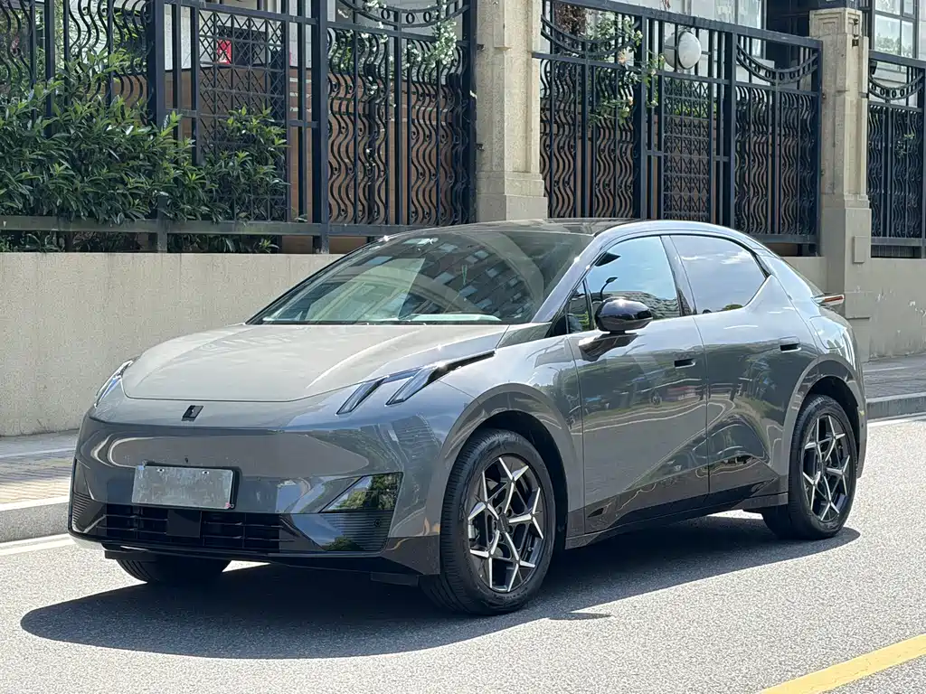 Lynk & Co Z20 2024