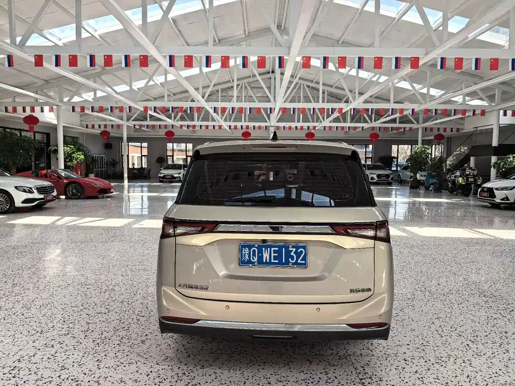 Wuling Jiachen — миниатюра 6