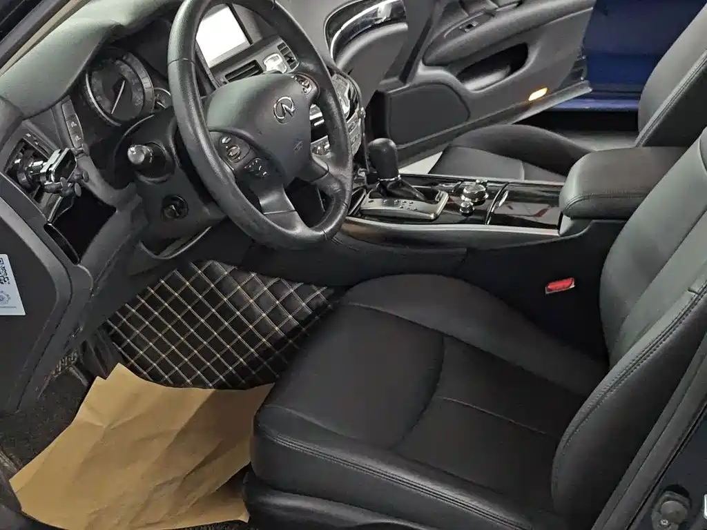 Infiniti Q70 — миниатюра 8