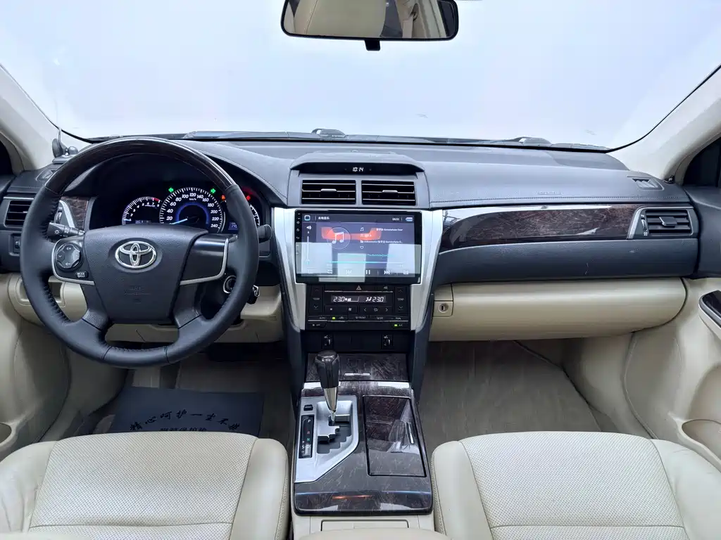 Toyota Camry — миниатюра 5