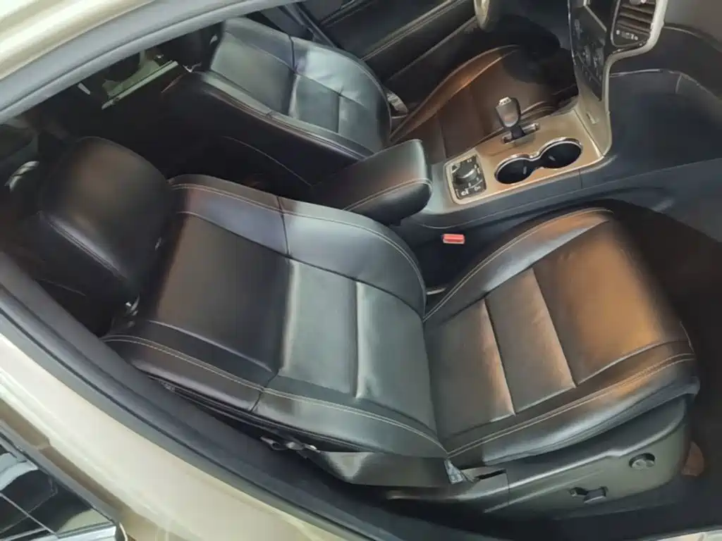 Jeep Grand Cherokee (Import) — миниатюра 25