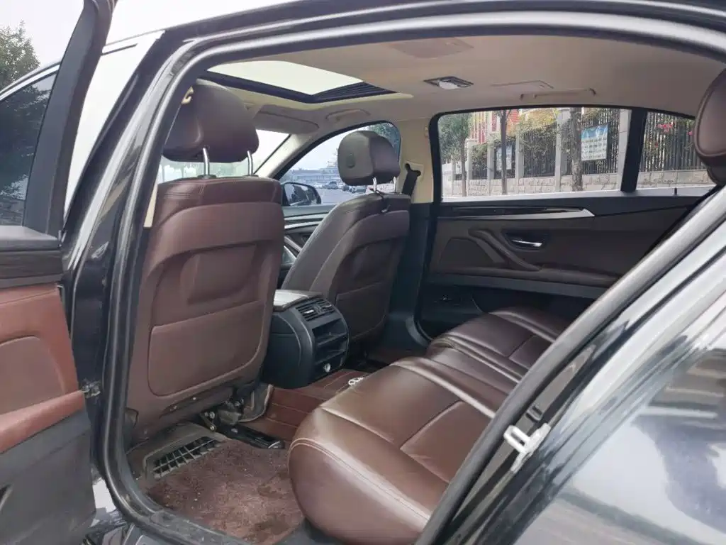 BMW 5 Series — миниатюра 8